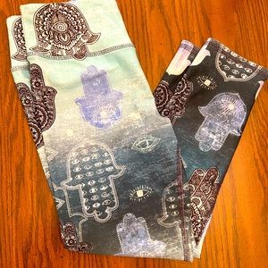 Evolution & Creation Capri leggings (Size Small)